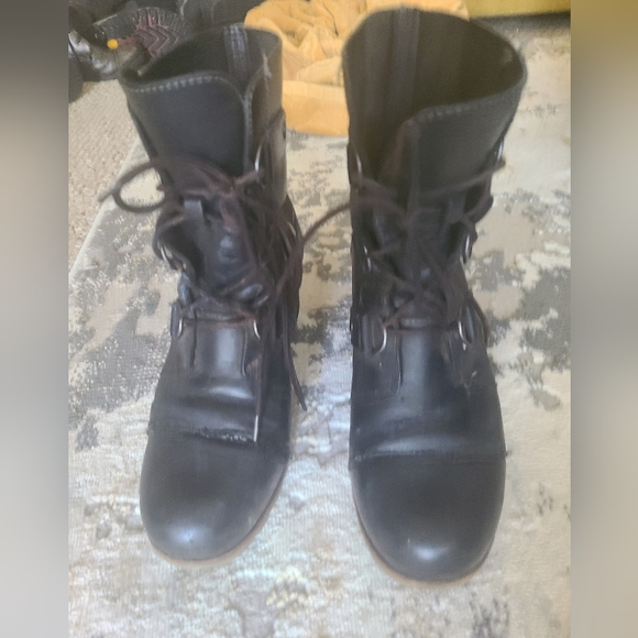 Grey/ black Sorel boots, sz 6.5, lace up, rubber sole. Was $200 - Picture 2 of 6